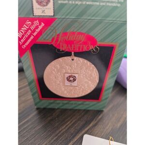 Hallmark Ensemble USPS Holiday Traditions Wreath Ornament & Bonus Holly 1998